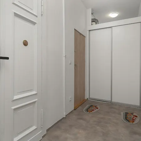 Eleganckie I Stylowe Niedaleko Rynku W Poznaniu By Renters * Poznaň